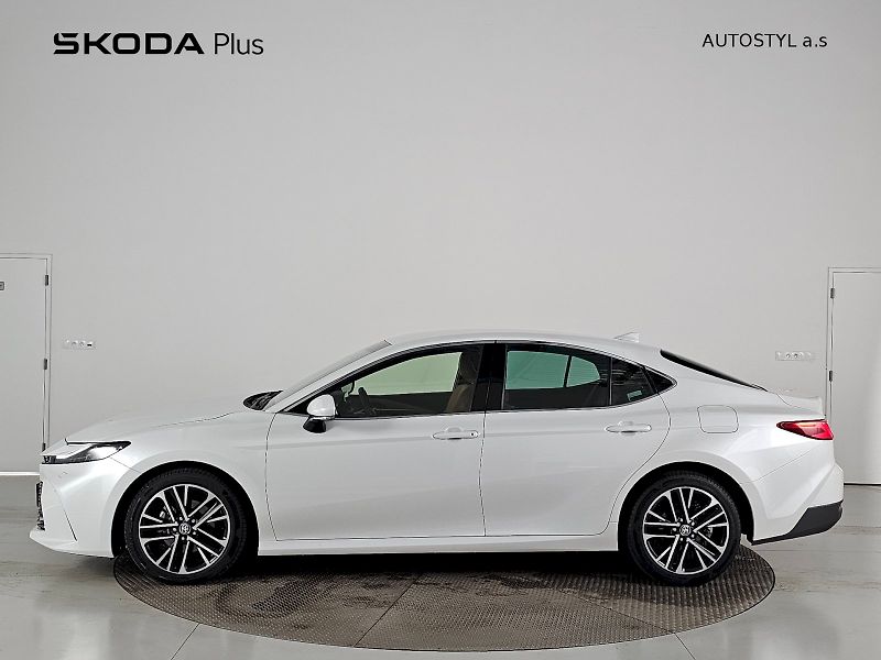 Toyota Camry (2025) 2.5HEV 230k - fotka 3 z 26