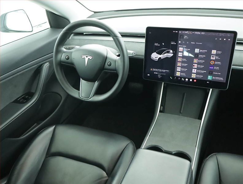 Tesla Model 3 (2019) Std Range Plus 52kWh, SoH 83% - fotka 7 z 22