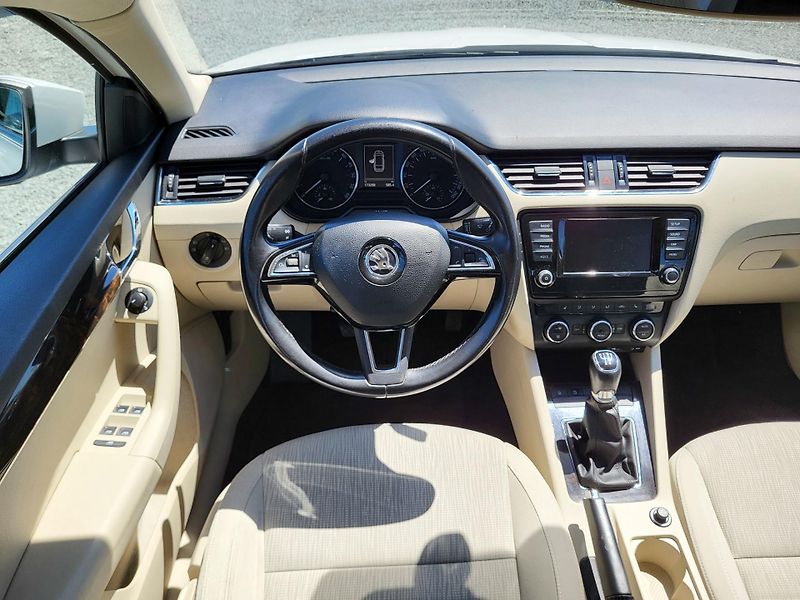 Škoda Octavia III combi 1.6 TDi 81kW STYLE - fotka 9 z 42