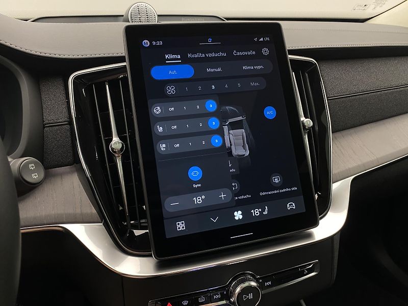 Volvo XC90 (2026) T8 AWD Plug-in DARK ULTRA - fotka 43 z 76