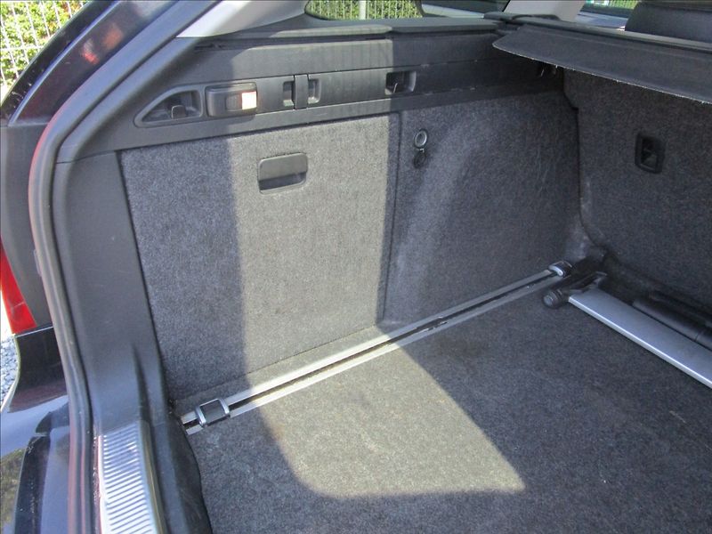 Škoda Superb Combi 2.0TDi 125kW Elegance - fotka 35 z 43