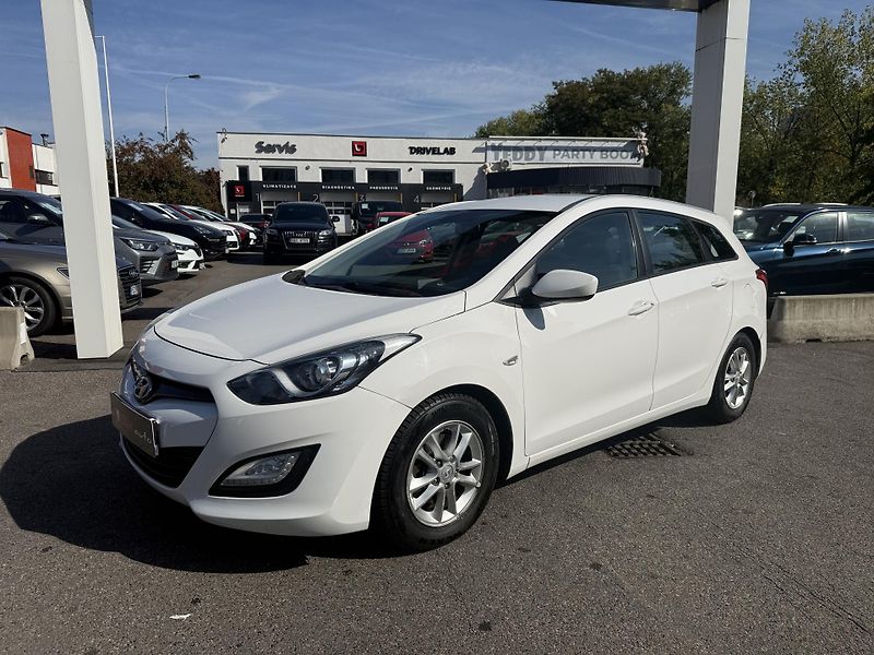 Hyundai i30 1.6 - fotka 2 z 23
