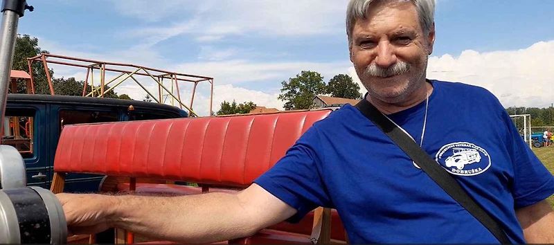 Unikátní hasičský vůz z roku 1931 kdysi sloužil dobrušským hasičům, dnes je klubovým vozidlem Podorlického Veteran Car Clubu.