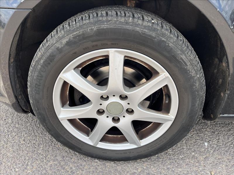 Škoda Octavia 1,6 MPi KLIMA ROZVODY PNEU - fotka 31 z 36
