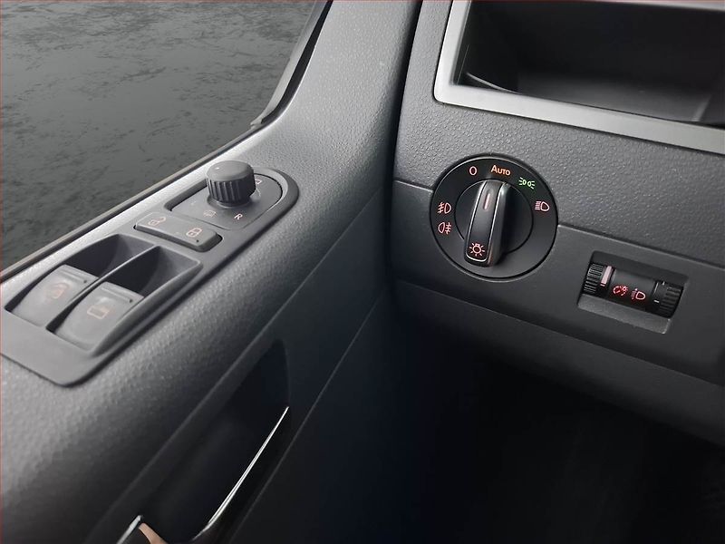Volkswagen Multivan (2013) BlueMotion 2.0 TDI - fotka 15 z 16