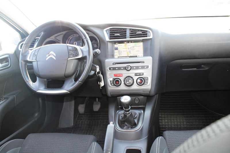 Citroën C4 (2015) 1,2i KLIMA NAVI TEMPOMAT PC - fotka 15 z 16