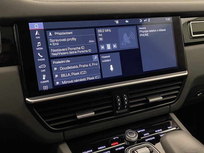 Porsche Cayenne E-HYBRID 250kW AWD AUT CZ - fotka 42 z 111