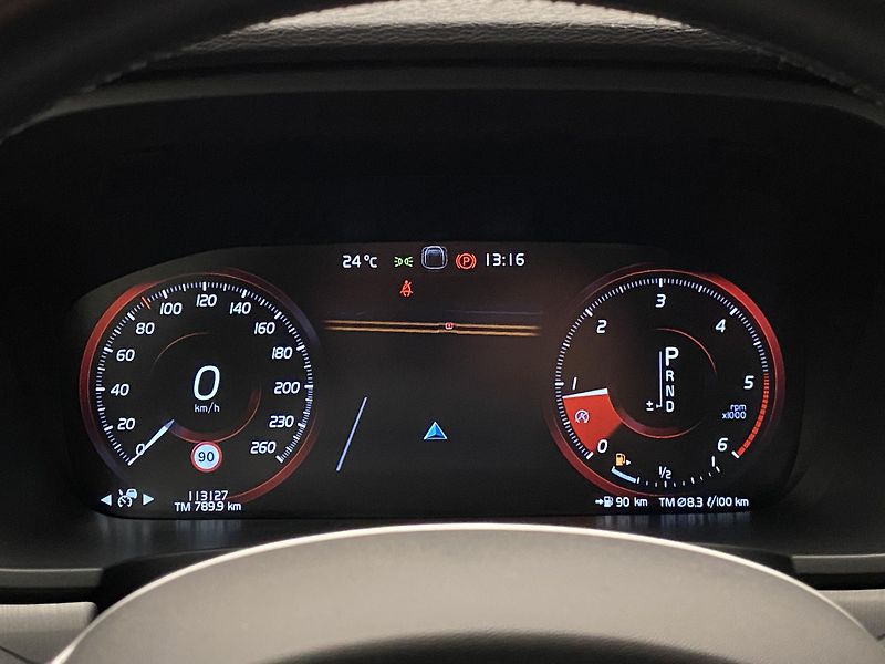 Volvo V90 D4 AWD MOMENTUM AUT  - fotka 25 z 48