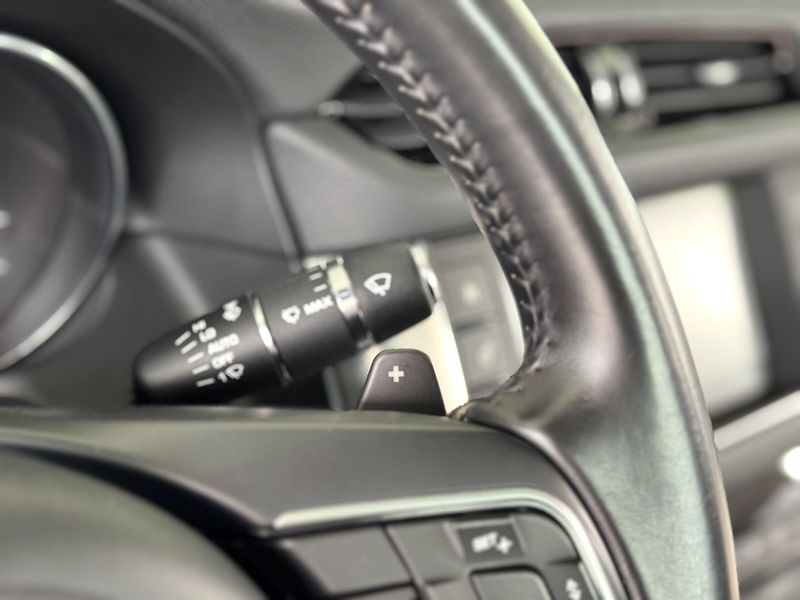 Jaguar XF 20d AUT*Panorama*Distronic - fotka 30 z 43