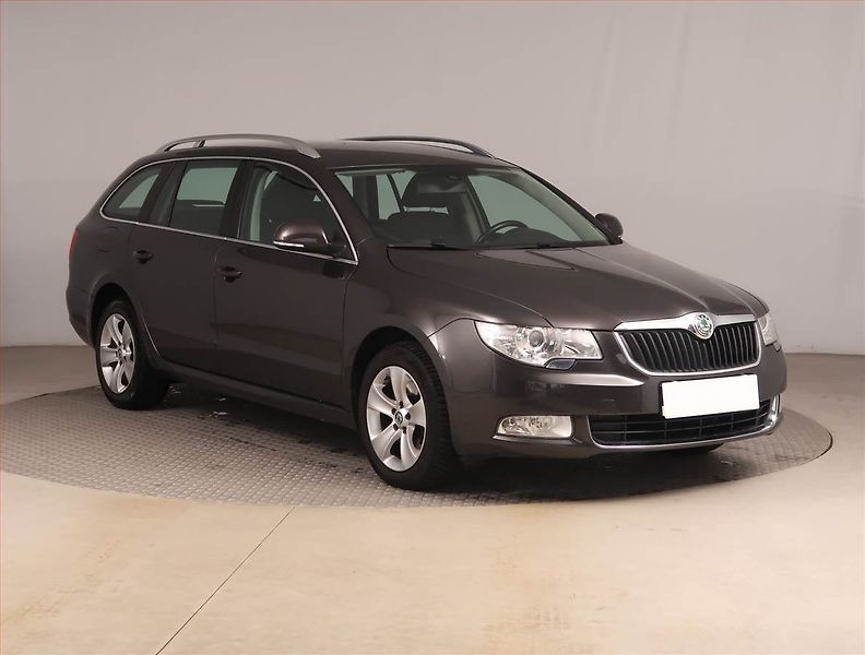 Škoda Superb (2011) 1.4 TSI, Tempomat - fotka 1 z 17