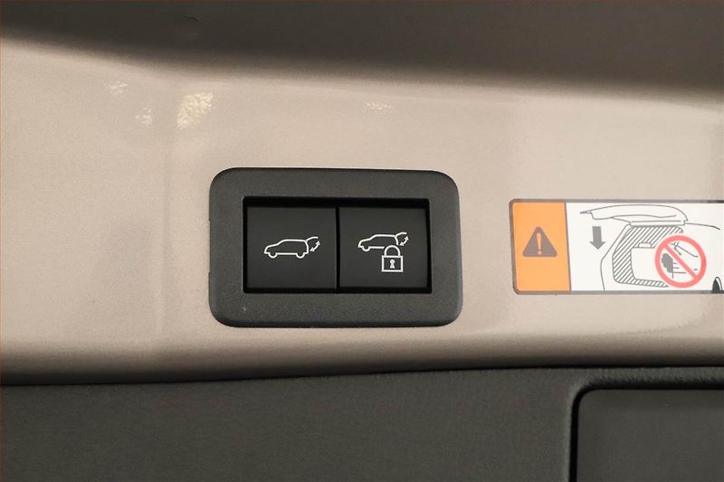 Toyota RAV4 (2026) 2.5 Hybrid AWD - fotka 18 z 21