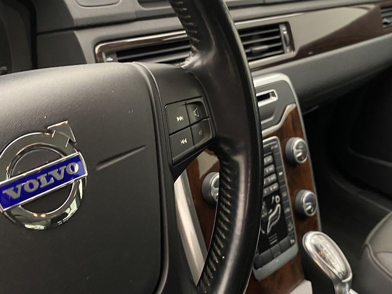 Volvo XC70 D4 AWD KINETIC AUT REZERVACE - fotka 20 z 38