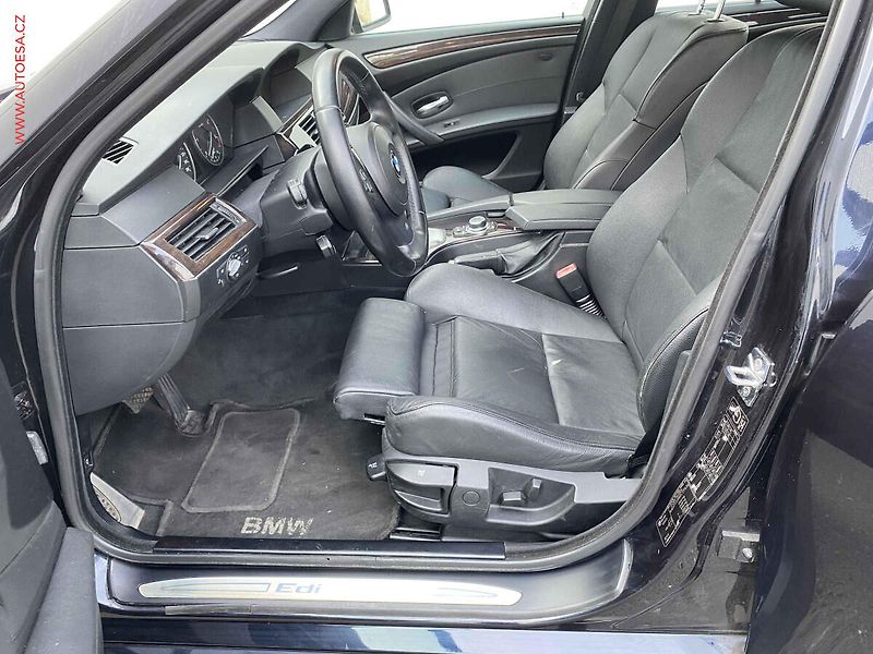 BMW Řada 5 (2009) 3.0d 525 xDrive, ČR, AT - fotka 9 z 19