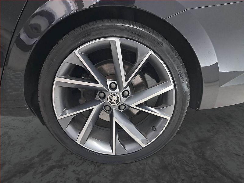 Škoda Superb (2023) Sportline 2.0 TDI - fotka 15 z 20