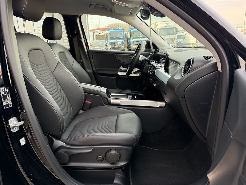 Mercedes-Benz GLB 180d - fotka 10 z 32