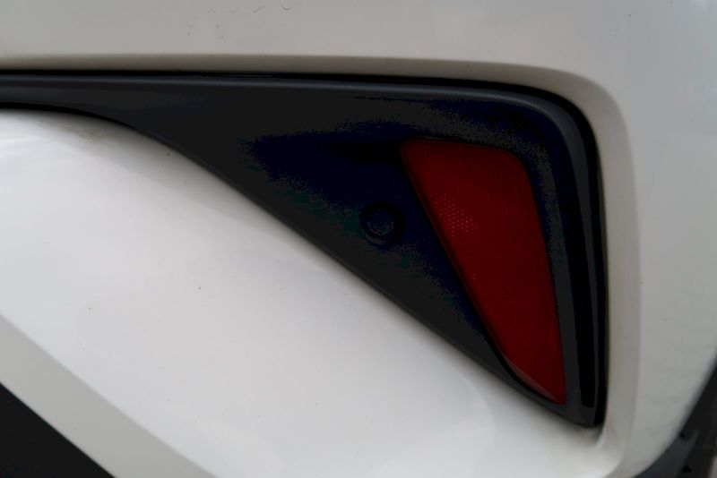 Toyota C-HR (2022) 1,8 Hybrid 90kW e-CVT Comfort - fotka 29 z 34