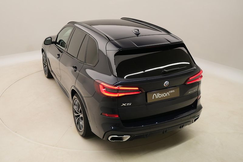 BMW X5 xDRIVE 30d M-PAKET AUT CZ - fotka 17 z 85