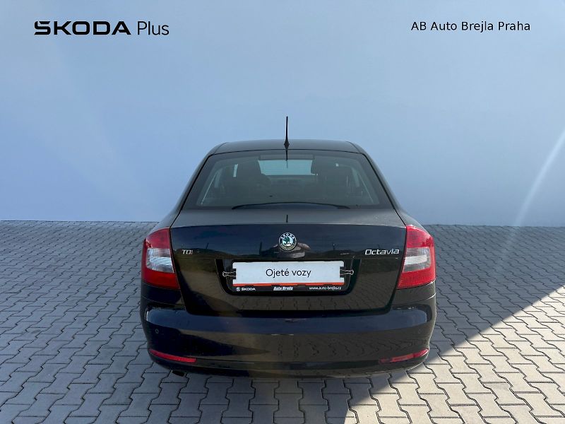 Škoda Octavia (2012) LIM CR Elega 103/2.0 6AG - fotka 9 z 24