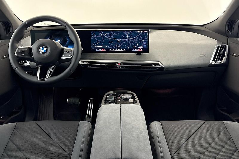 BMW iX xDrive45 - fotka 15 z 24