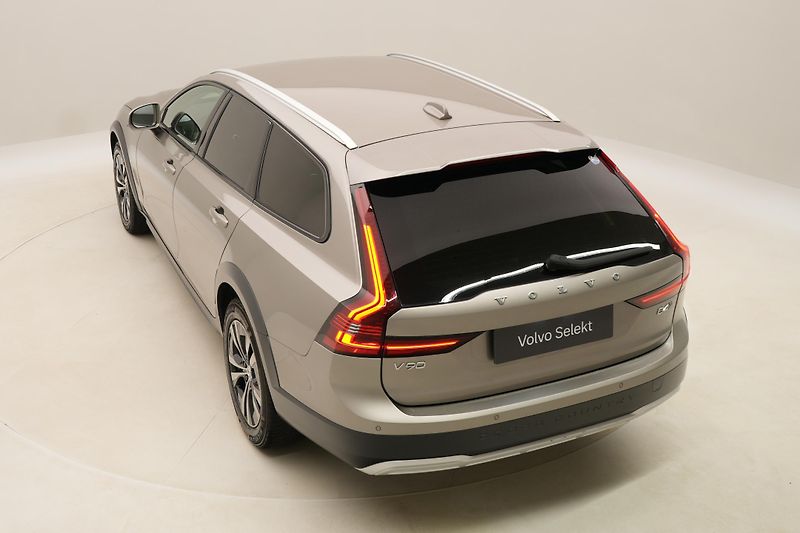 Volvo V90 CC B4 AWD MOMENTUM REZERVACE - fotka 18 z 53