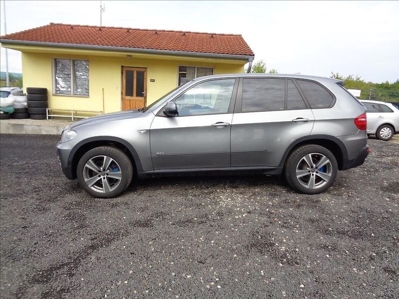 BMW X5 3,0 - fotka 4 z 20