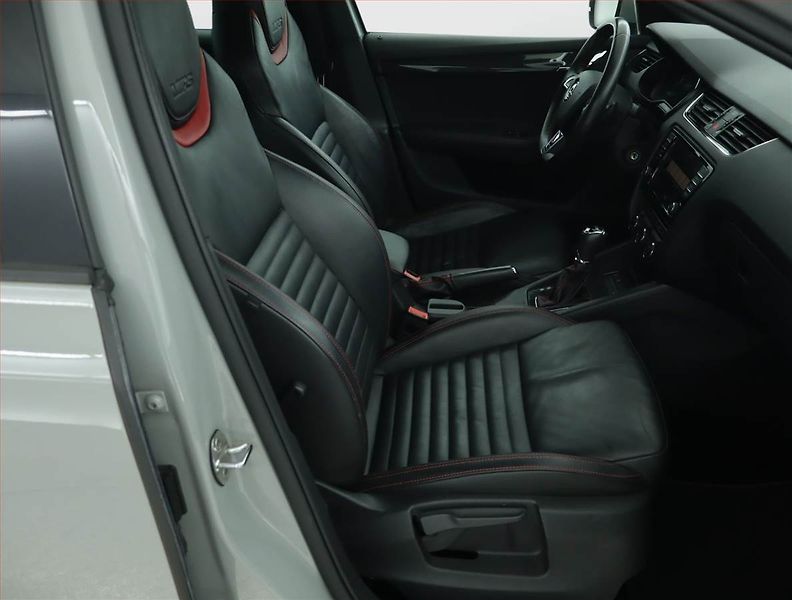 Škoda Octavia (2015) RS 2.0 TSI, Automat - fotka 9 z 19
