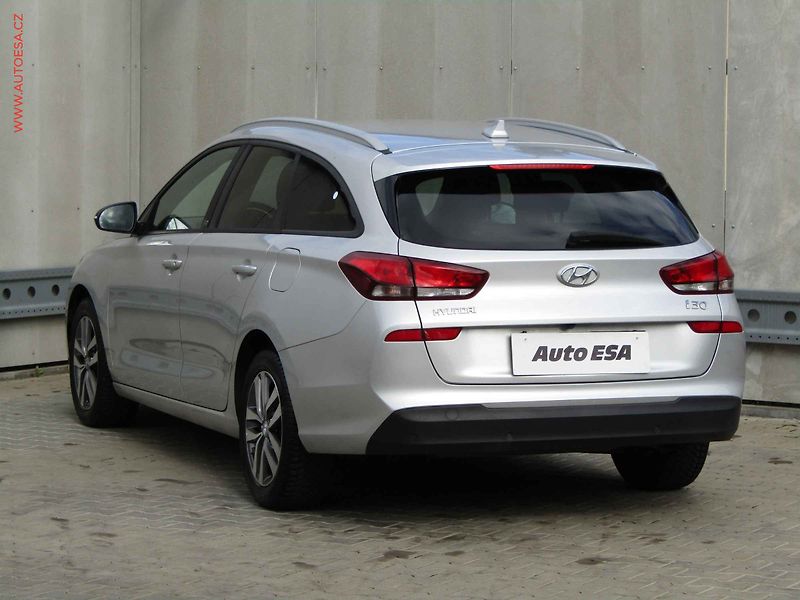 Hyundai i30 (2018) 1.0 T-GDi, 1.maj,ČR, Go! - fotka 6 z 20