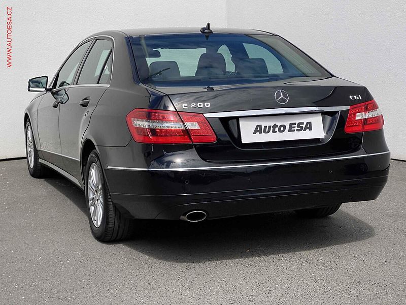 Mercedes-Benz Třídy E (2010) 1.8CGi E200, AT, bixen, šíbr - fotka 6 z 22