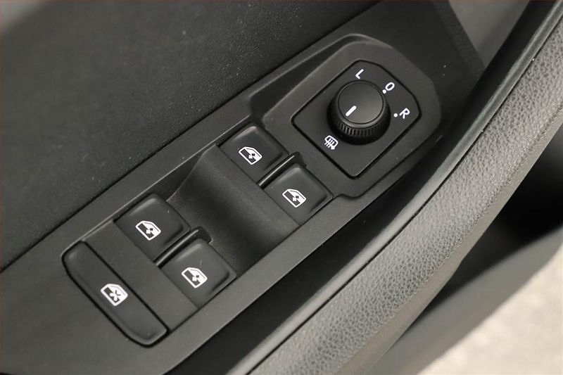 Škoda Karoq (2019) 2.0 TDI, 4X4, ČR,1.maj - fotka 17 z 18