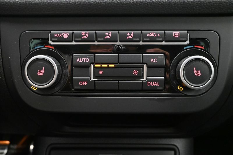 Volkswagen Golf Plus 1,6 TDI 77kW KLIMA Tažné - fotka 20 z 29