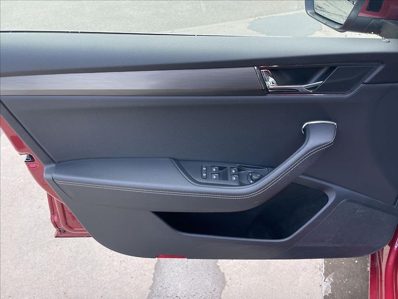 Škoda Superb 2,0 TDI 4x4 DSG Style TZ+DCC - fotka 14 z 23