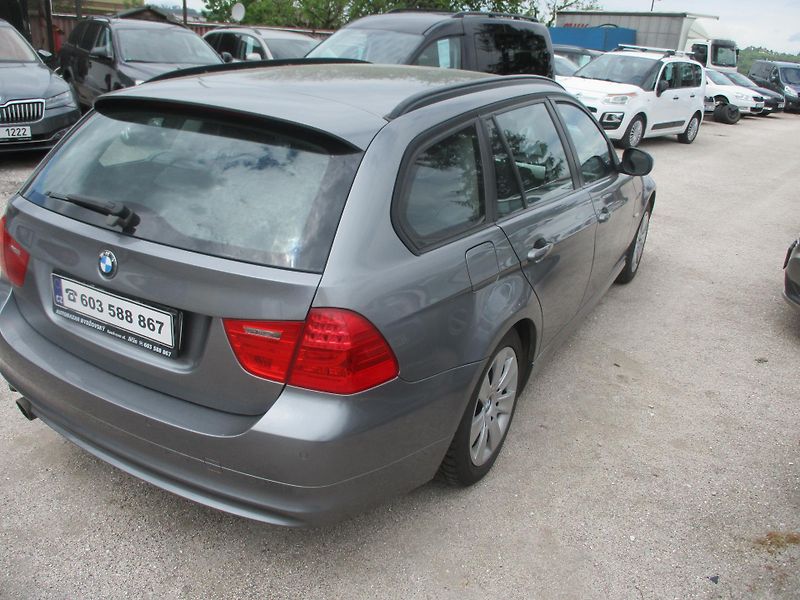BMW Řada 3 (2011) 320i combi - fotka 4 z 9