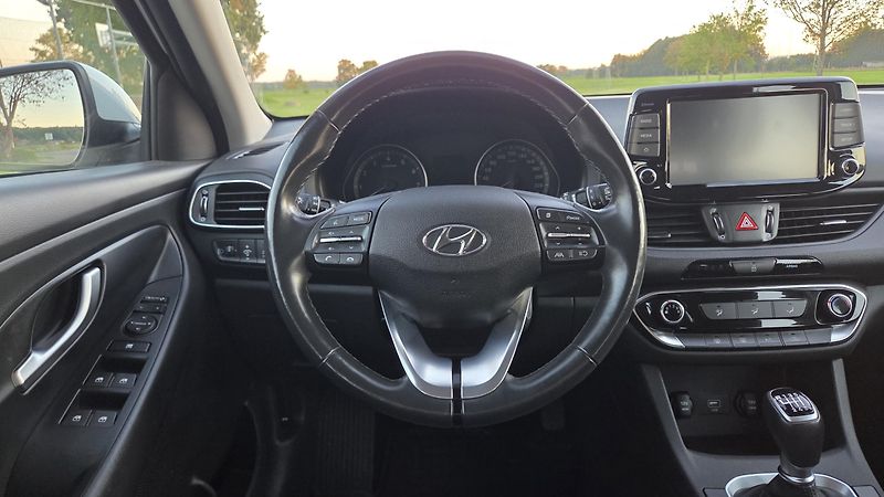 Hyundai i30 1.0 TGDI 120 Comfort, CZ, DPH - fotka 16 z 27