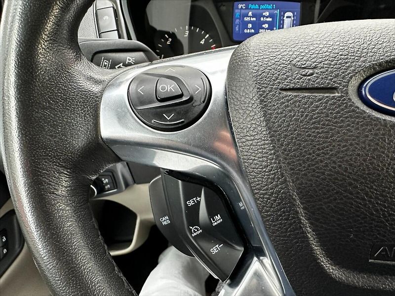 Ford Tourneo Custom 2,0 TDCi 96kW-CZ-DPH-SERVIS!! - fotka 24 z 45