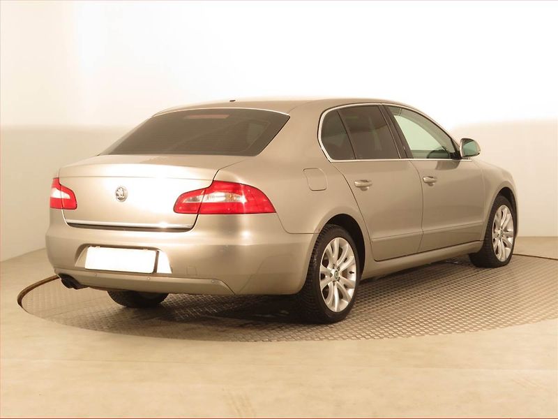 Škoda Superb (2012) 2.0 TDI, Tempomat - fotka 5 z 16