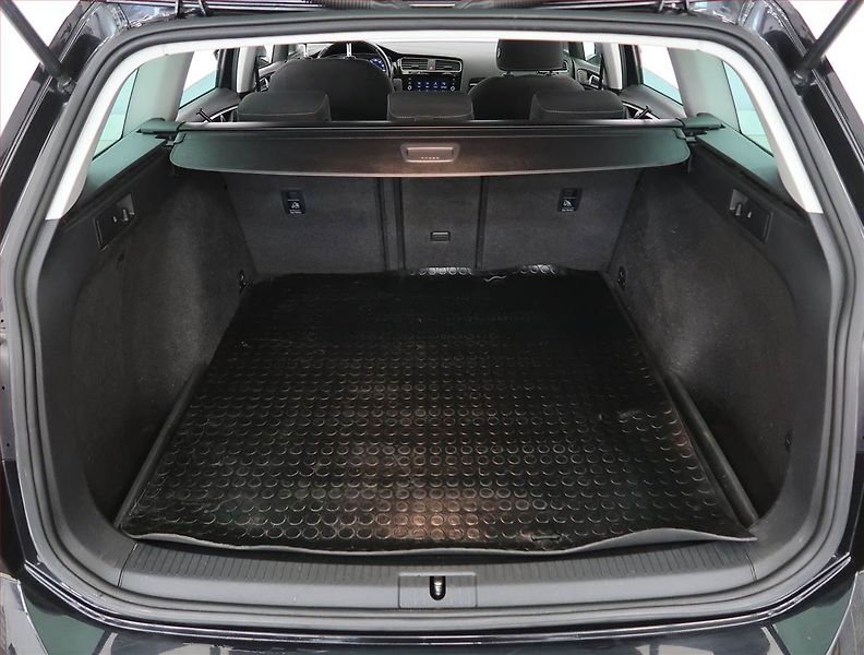 Volkswagen Golf (2018) 1.5 TSI, Automat, Serv.kniha - fotka 11 z 18