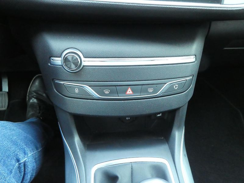 Peugeot 308 (2019) SW ALLURE 1.5 BlueHDi 130 MAN6 - fotka 22 z 27
