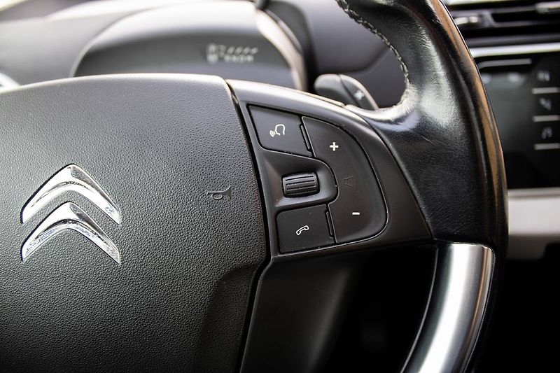 Citroën Grand C4 Picasso - fotka 18 z 41
