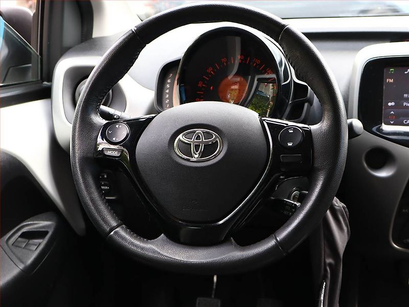 Toyota Corolla (2021) Style 2.0 Hybrid, Automat, ČR - fotka 13 z 13