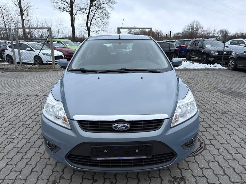 Ford Focus 1.6i 85 kW klima - fotka 2 z 15
