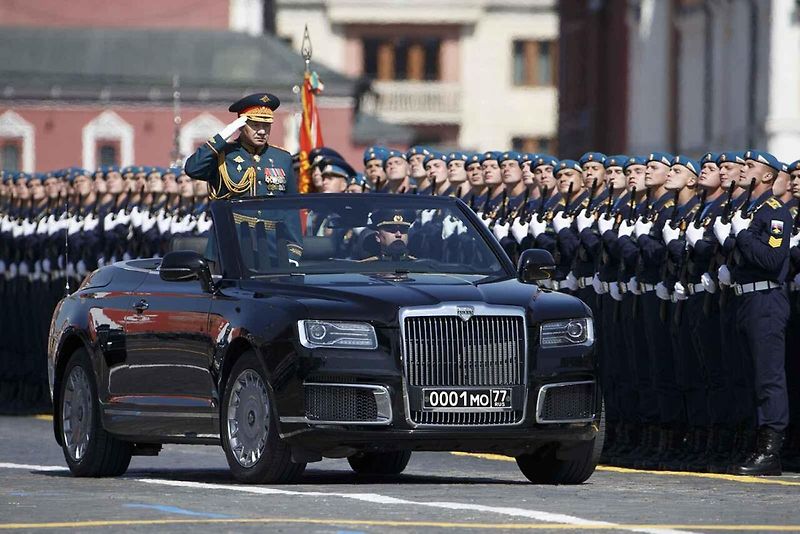 Automobilka Aurus zastavila výrobu luxusních pancéřovaných vozů, které měly být výkladní skříní ruského impéria. Na snímku je limuzína Aurus Senat na mezinárodním autosalonu v Ženevě 2019.