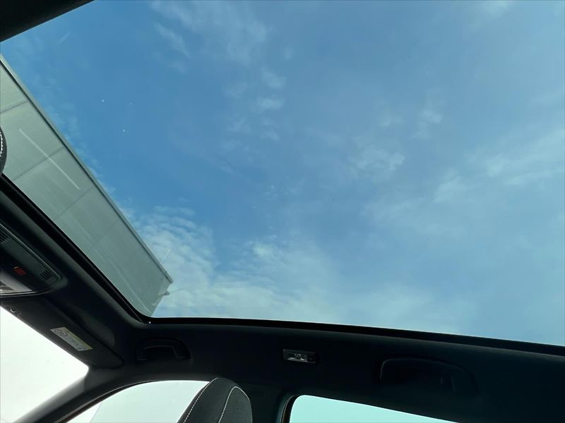 Škoda Kamiq 1,0 TSi 85kW 7DSG MONTE CARLO - fotka 22 z 31