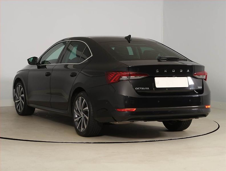 Škoda Octavia (2022) Style Plus 2.0 TSI, DSG,4x4 - fotka 4 z 21