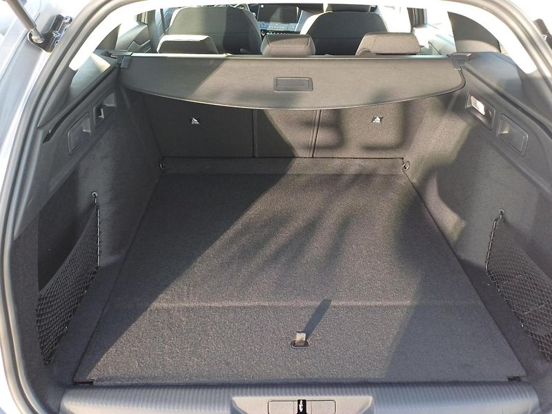 Peugeot 308 (2026) SW STYLE Hybrid 145 e-DCS6 - fotka 11 z 25