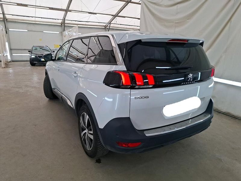 Peugeot 5008 1,2PT EAT8 ALLURE - fotka 3 z 9
