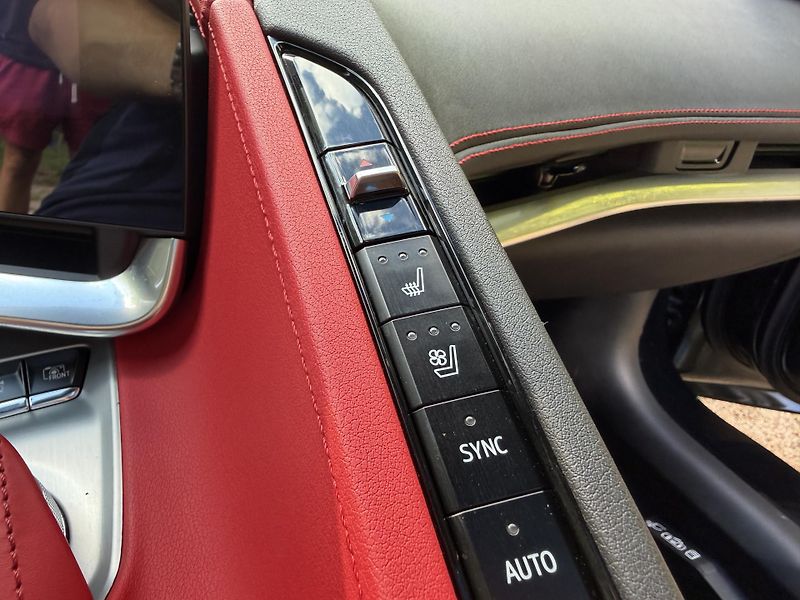 Chevrolet Corvette (2021) Z51-LIFT-CARBON-VZDUCH-TOP- - fotka 20 z 20
