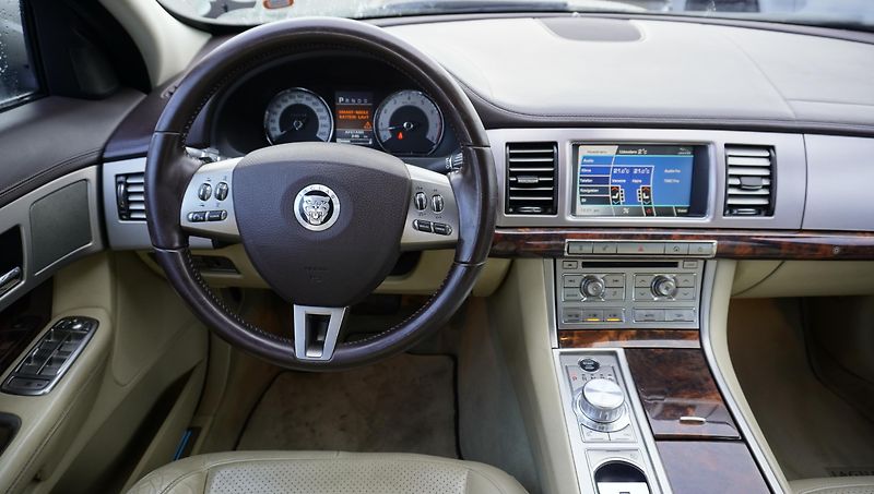 Jaguar XF 4.2 V8 PREMIUM LUXURY - fotka 16 z 29