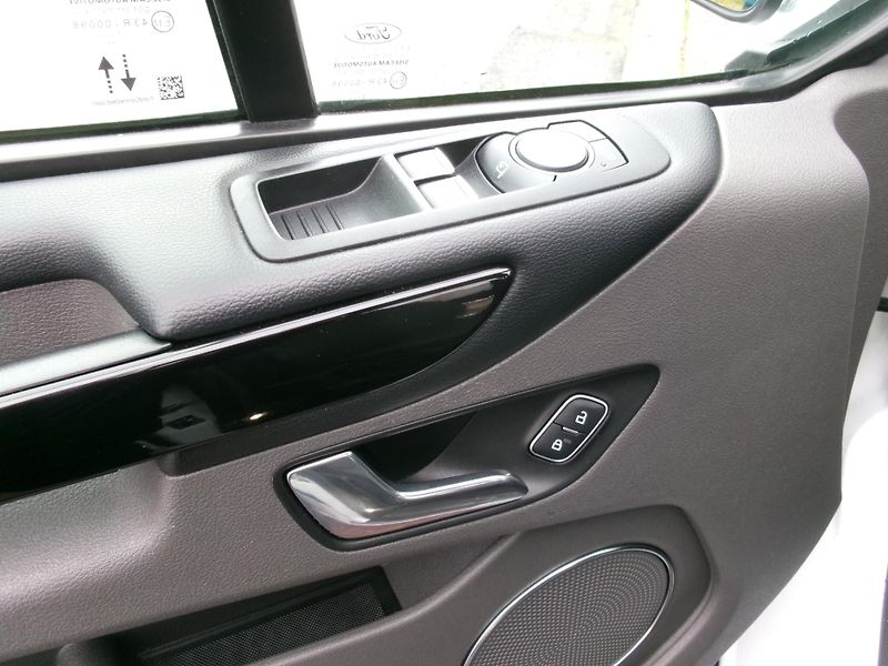 Ford Tourneo Custom (2022) 2,0TDCi L2H1 ZÁRUKA FORD  - fotka 12 z 36