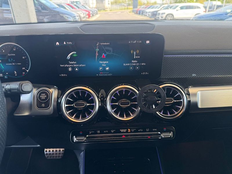 Mercedes-Benz GLB 200d 4M - fotka 15 z 21