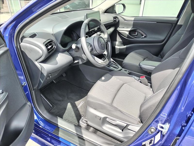 Toyota Yaris 1.5 HYBRID e-CVT  STYLE 116 k - fotka 5 z 14